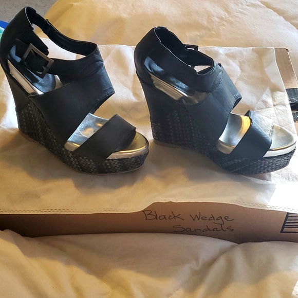 Black platform wedge heels sandals size 8.5 - Picture 2 of 5